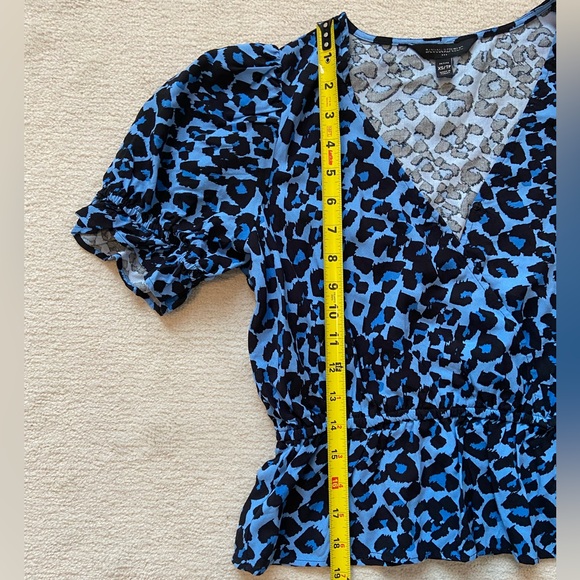 Banana Republic XS Crop Blue and black leopard print top - Picture 7 of 7